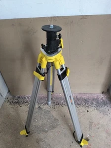 Trípode de manivela de aluminio Geomax como nuevo totalmente funcional  - Imagen 1 de 4