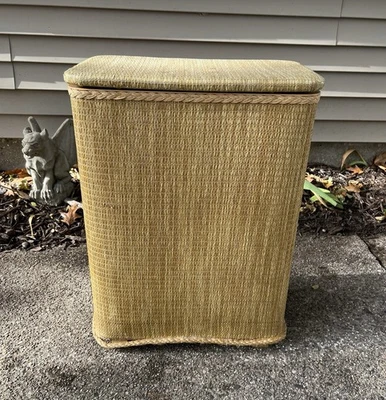 Cesta de ropa de pie vintage tejida de mimbre Boho MCM EE. UU. Hecha con tapa Foto 1 de 4