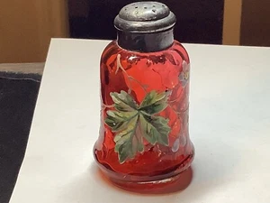 Antiguo salero de vidrio esmaltado con huella digital/panal de arándano en vid con flores - Imagen 1 de 10