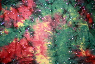 ROJO BRILLANTE. BATIK MANCHADO VERDE Y AMARILLO - TELA 100% ALGODÓN Foto 1 de 4