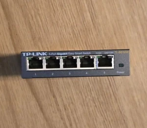 TP-LINK TL-SG105E Gigabit Ethernet (Up to 1000Mbps) Network Switch - 5 port - Picture 1 of 5