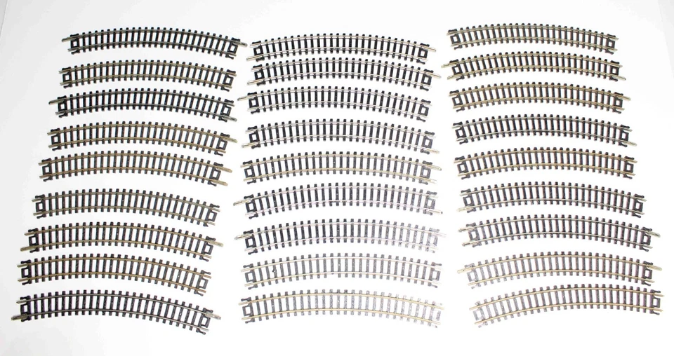 27 pieces Atlas N Scale 2510 9 3/4" Radius Curved Track - Image 1 of 4