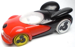 Hot Wheels Disney Mickey Mouse 2018 rojo y negro diecast 1:64 coche de 2 1/2" con blanco - Imagen 1 de 6