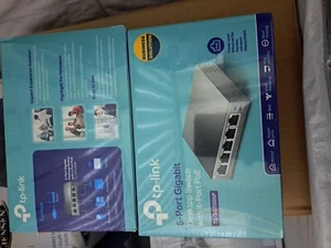TP-LINK TL-SG1005P 5-Port Desktop Switch - Photo 1/1