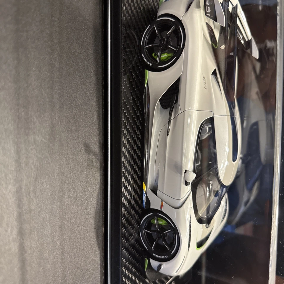 Frontiert escala 1/18 KOENIGSEGG Jealous Limited resina diecast modelo coche blanco Foto 1 de 4