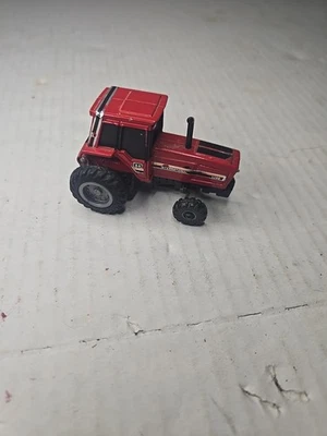 International Harvester Tractor rojo gris bujes, fundido a presión 1:64 Foto 1 de 4