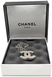 Collar colgante Chanel cristal logotipo CC Chanel Francia joyería de moda vintage - Imagen 1 de 19