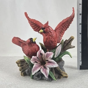 Estatuilla de pájaro cardenal escultura flor de lirio rama de tronco decoración del hogar coleccionable G - Imagen 1 de 8