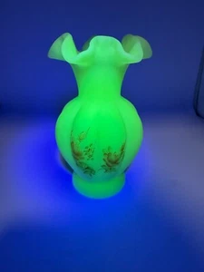 Fenton Burmese Rose Uranium Glass Melon Vase Hand Painted Signed Glows Under UV - Picture 1 of 6