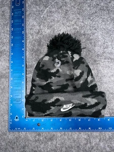 Nike Beanie Toque Youth One Size Gray Camo Knit 100% Acrylic Ski Pom Outdoors - Picture 1 of 9