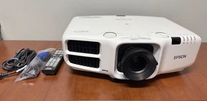 Epson PowerLite Pro G6070W 3LCD WXGA Projektor 5500 Lumen (nur 224 Lampenstunden) - Bild 1 von 5