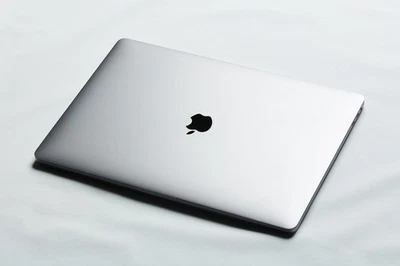 Apple MacBook Pro 15" (2018) – Core i9 / 32GB / 1TB HDD/ Difetto Alimentazione - Image 1 of 4