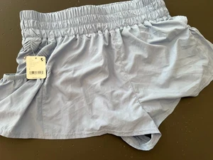Neu mit Etikett Free People Movement Shorts Damen Large Get your flirt on (GR177) - Bild 1 von 4