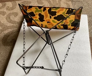 Vintage Portable Metal Canvas Chain Folding Camping Hunting Stool Camo - Picture 1 of 4