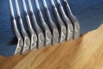 Tommy Armour TI100 irons 2-PW Dynamic Gold Lite S300 -1/2". - Image 1 of 4