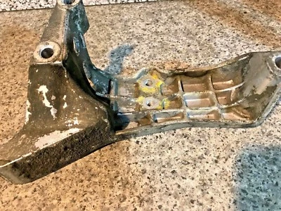 Suporte automático de montagem na caixa de câmbio Porsche 924 924S 944 (1977-1988) - Imagem 1 de 4