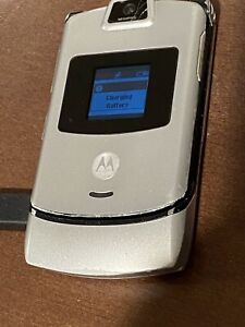 Vintage Motorola RAZR Razor V3m - Silver Verizon Flip Phone - Works!