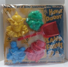 Ideal Howdy Doody sand forms molds kit on card nice early Howdy