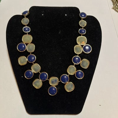 Collar babero de piedra acrílica facetada azul y salvia Banana Republic 18 pulgadas Foto 1 de 4