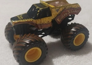 Monster Jam Earth Shaker Dirt 1:64 Die-Cast Truck  - Picture 1 of 5