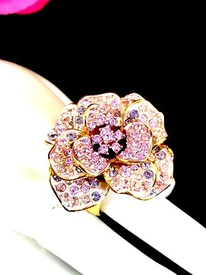 IMPRESIONANTE ANILLO DE CÓCTEL JOAN RIVERS LAVANDA AMATISTA ESTRÁS BONITO PÉTALO Foto 1 de 4