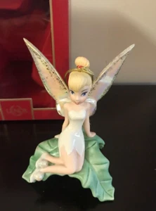Bonito adorno de porcelana sentado Tinker Bell Lenox 2022 5,3" - Nuevo en caja - Imagen 1 de 2
