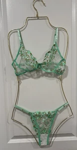 Transparentes Dessous-Set mit Blumenstickerei mintgrün BH & Höschen - Größe 15 - Bild 1 von 10