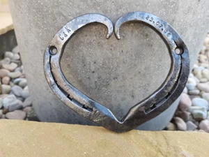 Horse shoe heart with anniversary date and initials - Picture 1 of 8