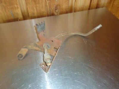 Rochester 2GC 2-Barrel Carburetor Throttle Cable Bracket 1974 Chevy GMC Truck - Imagem 1 de 3