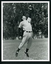 Joe DiMaggio leaping pose circa 1940's Image Type IV Press Photo Yankees