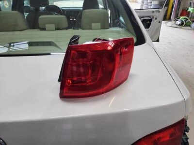 Conjunto de luz trasera derecha usado se adapta a: Volkswagen Jetta Sdn 2012 exc. barrio ciudad Foto 1 de 4