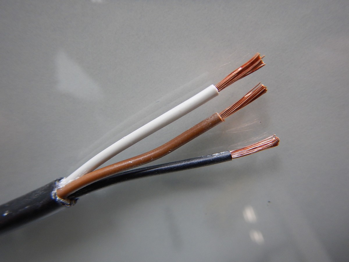 Lumonic 5m FLYY-FL Fahrzeugleitung Flach 2x1mm², Schwarz – öl- & Kraftstoffbeständig, Für 12V/24V Bordnetz