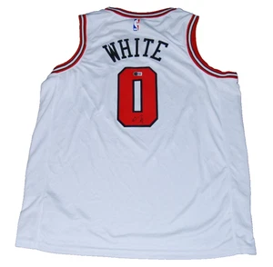 COBY WHITE signed (CHICAGO BULLS) white NBA Basketball Trikot BECKETT BU41284 - Bild 1 von 2