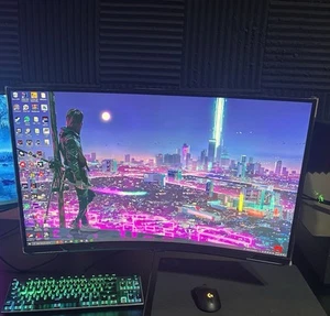 Samsung Odyssey Neo G8 32'' 4K UHD VA LED Curved Gaming Monitor - Picture 1 of 1