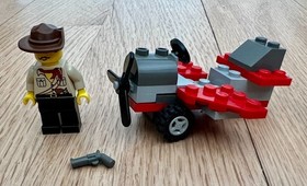 Complete 2000 Lego Adventurers Dino Island Johnny Thunder's Plane Set #5911