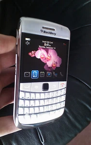 (WHITE) BlackBerry Bold 9700 + (UNLOCKED) + Excellent~ ON SALE !!! (last 2)~ - Picture 1 of 3