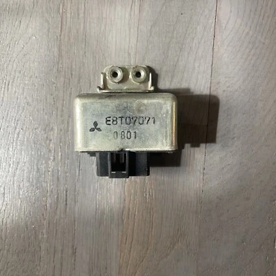 90-94 1G Mitsubishi Eclipse Eagle Talon OEM Fuel Pump Relay E8T07071 4G63 DSM - Image 1 of 4