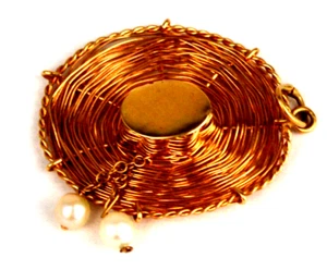 14K GOLD VINTAGE 3D STRAW HAT WITH CULTURED DANGLING PEARLS PENDANT (ch545) - Picture 1 of 2