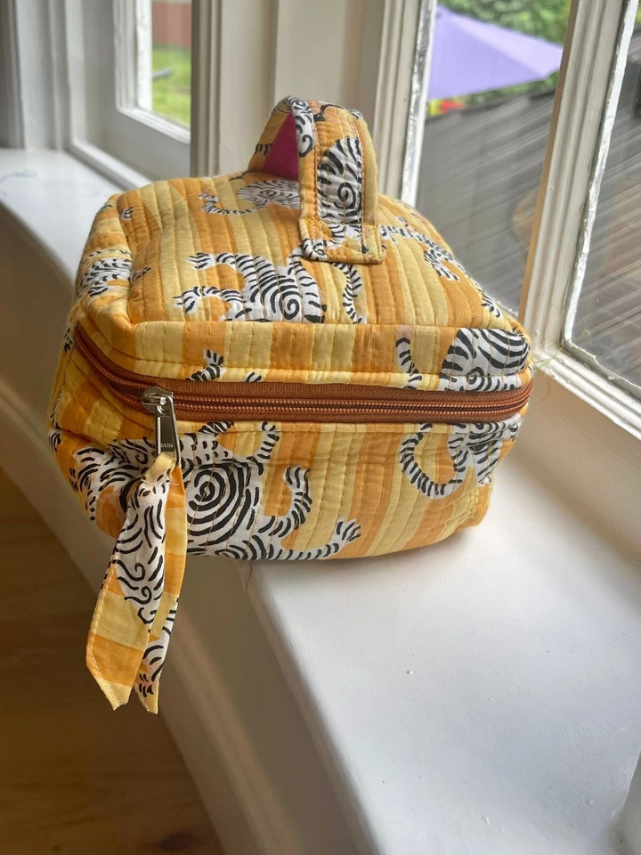 Bolsa de aseo con estampado de bloques de mano de tigre de algodón indio bolsa de maquillaje regalo para ella Foto 1 de 4