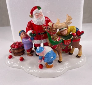 Dept 56 Snow Village Santa Comes to Town 1999 Christmas Reindeer Children Fruit - Picture 1 of 16