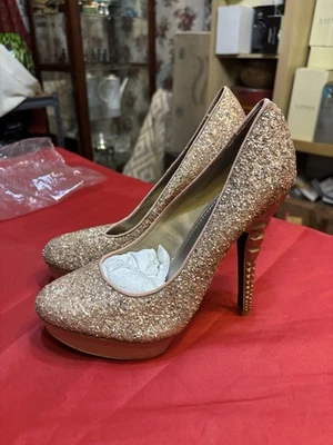 ¡NUEVO CON ETIQUETAS! Bombas de plataforma RACHEL ROY de diseño con brillo dorado Foto 1 de 4