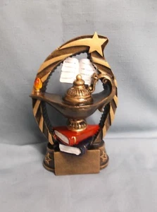 Lampe des Wissens über Bücher vollfarbig glänzend Trophäe Harz Auszeichnung RST812 - Bild 1 von 1