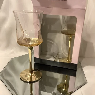 Juego de 2 copas de vino Rachel Zoe glamorosas facetadas geométricas con tallo dorado ¡NUEVO! Foto 1 de 4