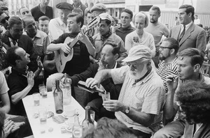 ERNEST HEMINGWAY 8X10 FOTO amerikanischer Autor trinkt Straße Nobelpreisträger - Bild 1 von 1