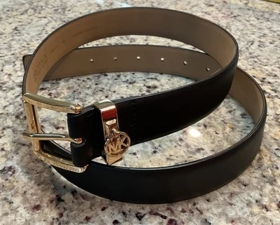 MICHAEL KORS Cinturón Cuero Negro 556395C Hebilla Tono Dorado Colgante MK LOGO NUEVO CON ETIQUETAS Foto 1 de 4