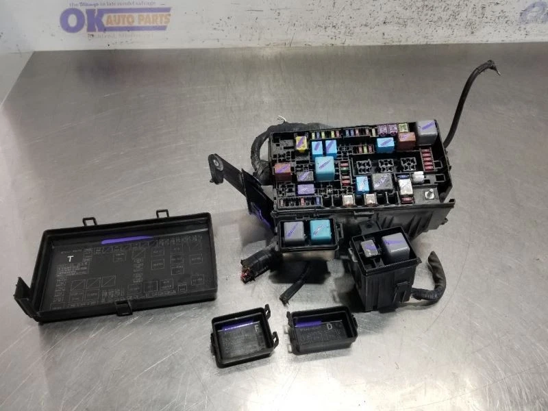 12 2012 TOYOTA FJ CRUISER 4.0L ENGINE FUSE BOX  - Image 1 of 4