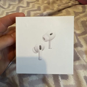 AirPods Pro 2ème génération avec étui de charge sans fil MagSafe - Photo 1 sur 7