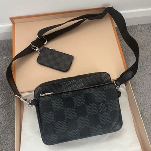 Lv trio messenger -Excellent condition, with dust bag and box -Rare Colourway - Picture 1 of 8