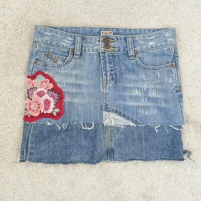 Abercrombie Fitch Skirt Y2K Mini Denim W28 Size 0 Floral Embroidered Low Rise - Image 1 of 4
