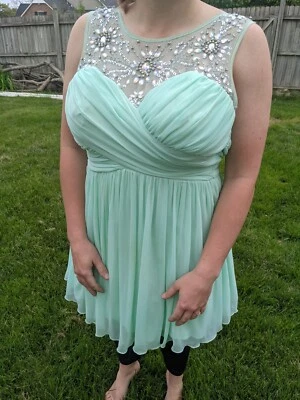 Vestido de graduación Deb como nuevo  Foto 1 de 4